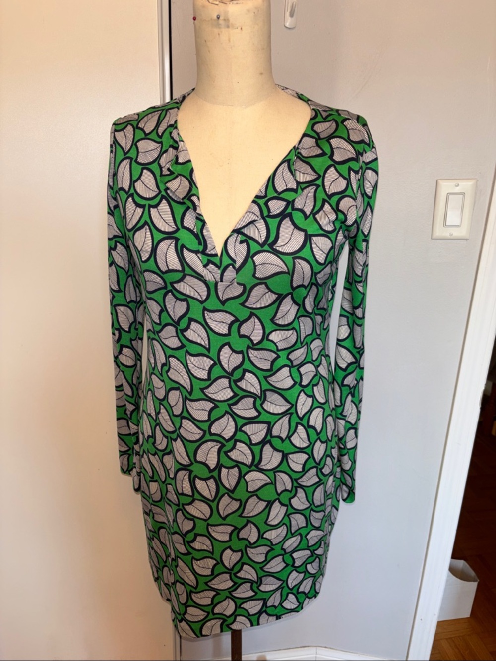 Diane Von Furstenberg Reina Green and Black Leaf-Print Midi Dress